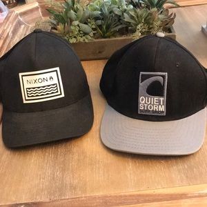 🏄🏼‍♂️ 2 Snap-back hats